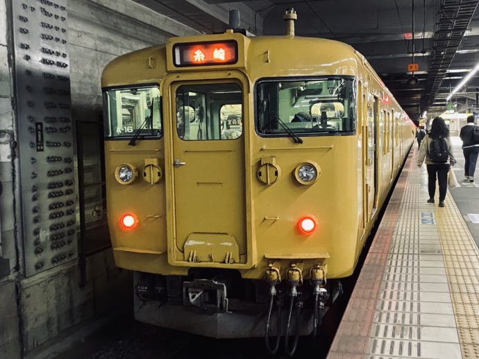 糸崎行きの黄色い電車