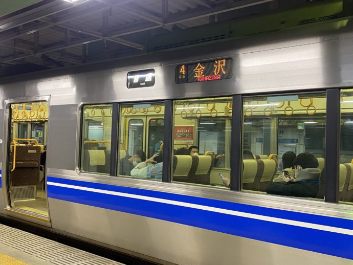 金沢行き列車