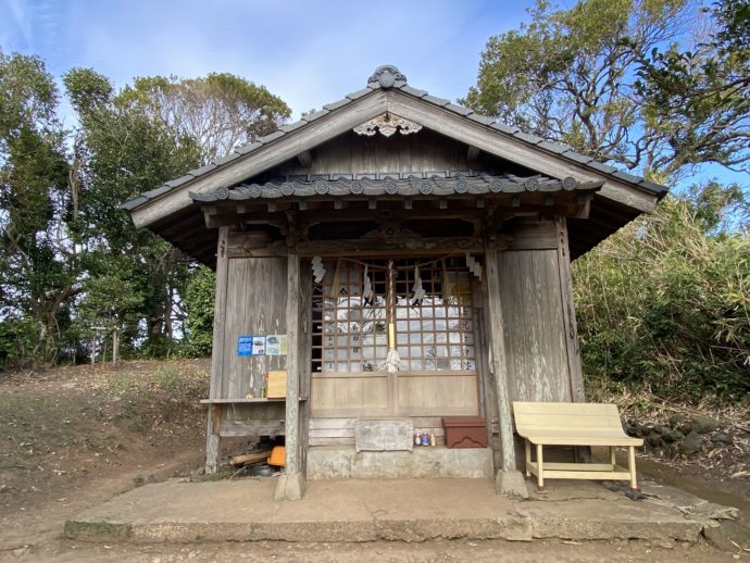 小島神社の拝殿