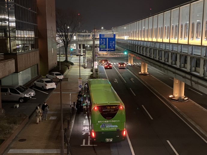 小倉駅東口と高速バス