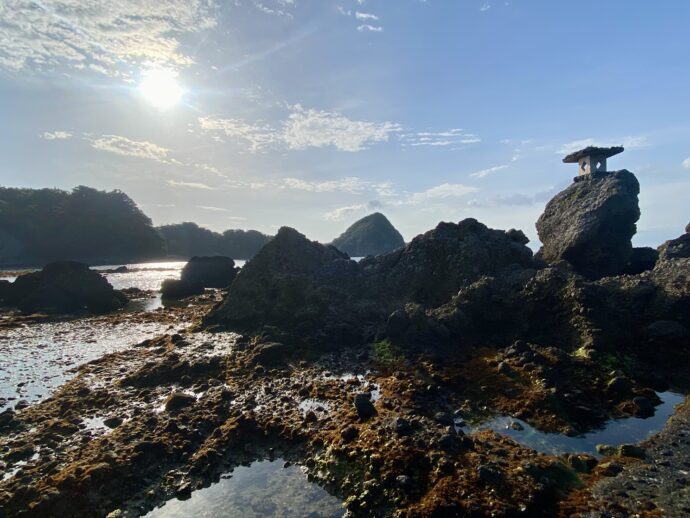 鍋田浜海水浴場の岩礁