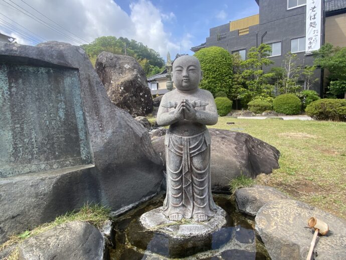 独鈷の湯公園の仏像