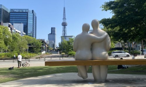 久屋大通公園のカップル像