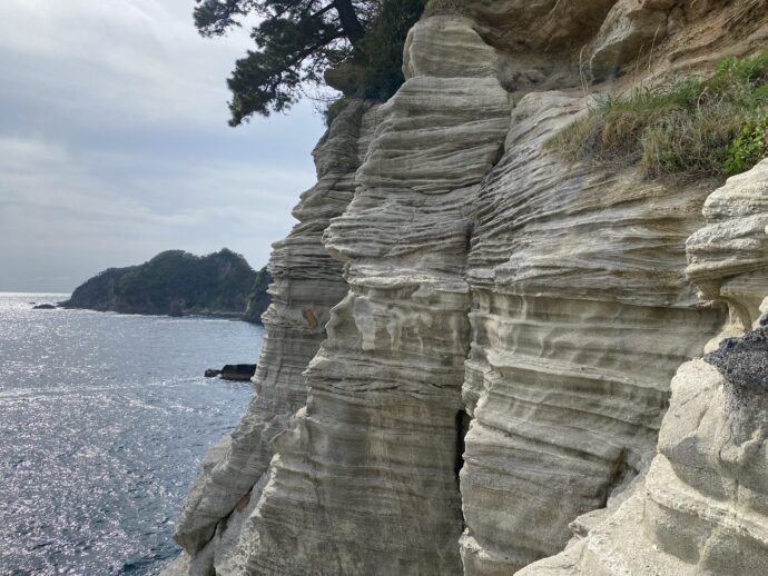 海底に降り積もった火山灰や軽石の地層