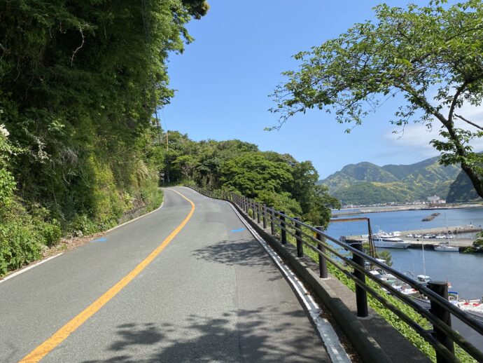 室岩洞への道路