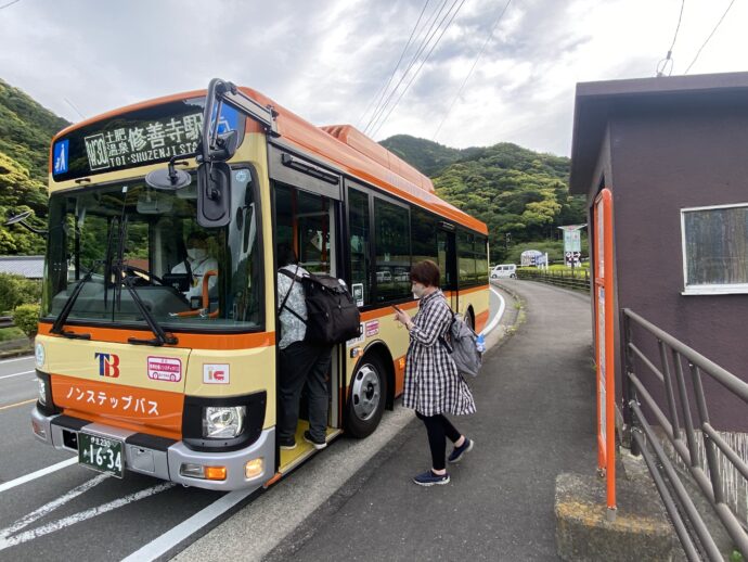 黄金崎クリスタルパークバス停