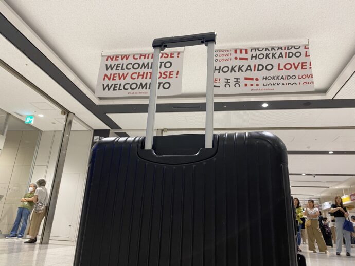 新千歳空港に到着したスーツケース
