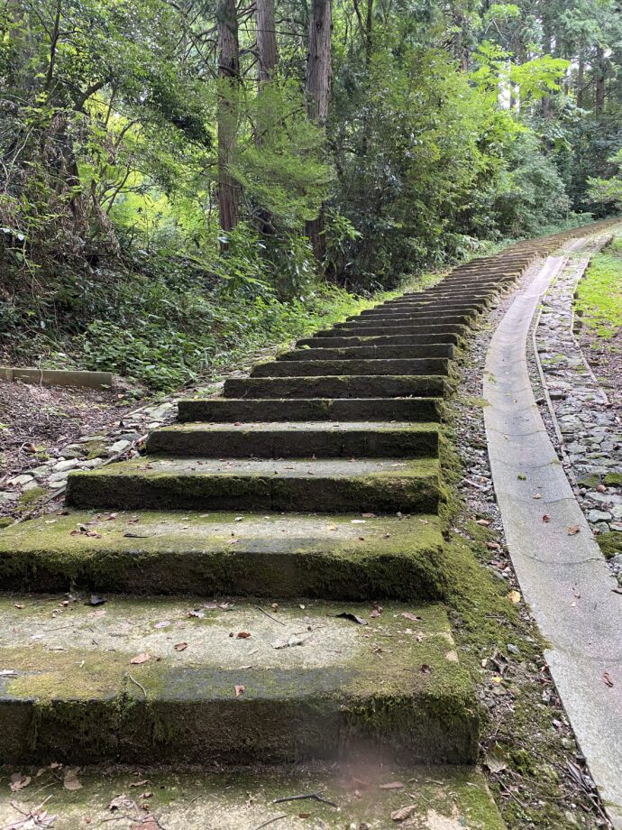 前田家墓所への階段