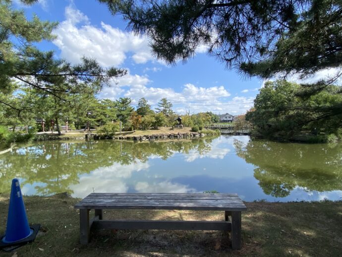 吉備津彦神社前の池
