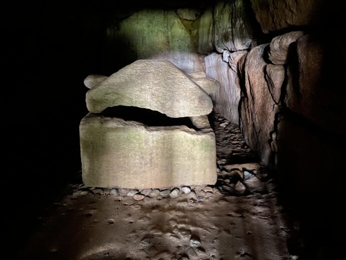 こうもり塚の中の石室