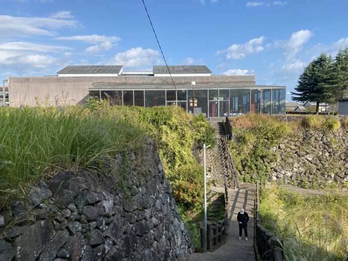 島原文化会館と階段
