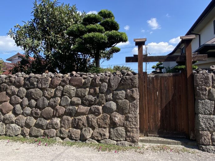 島原武家屋敷通りの塀と門
