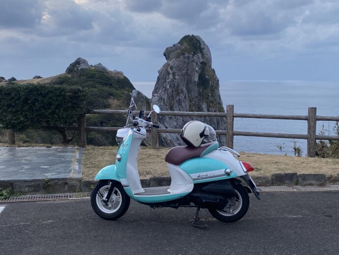 猿岩と原付バイク