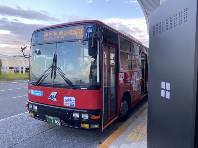 空港を出発する長崎県営バス