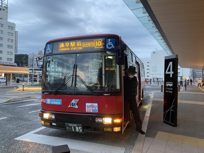諫早駅に到着した長崎県営バス