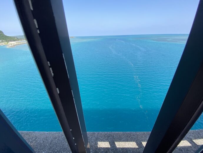 浜比嘉大橋からみえる青い海