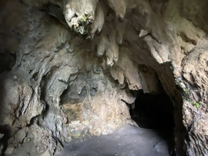ノロ墓奥の洞窟
