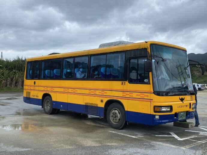黄色い送迎バス