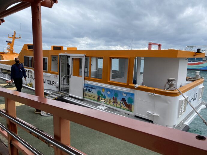 石垣港へのチャーター船