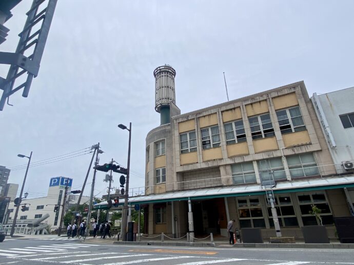 鳥取の商店街の建物