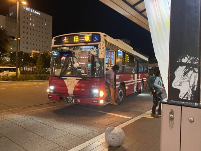 上田駅に到着したバス