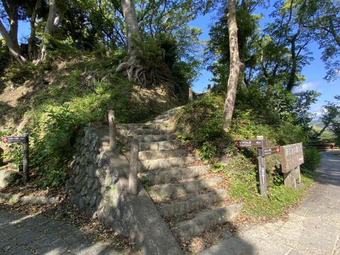 下田城跡への階段