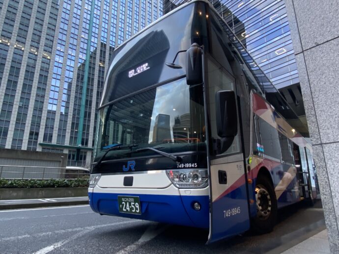東京駅日本橋口に到着した高速バス