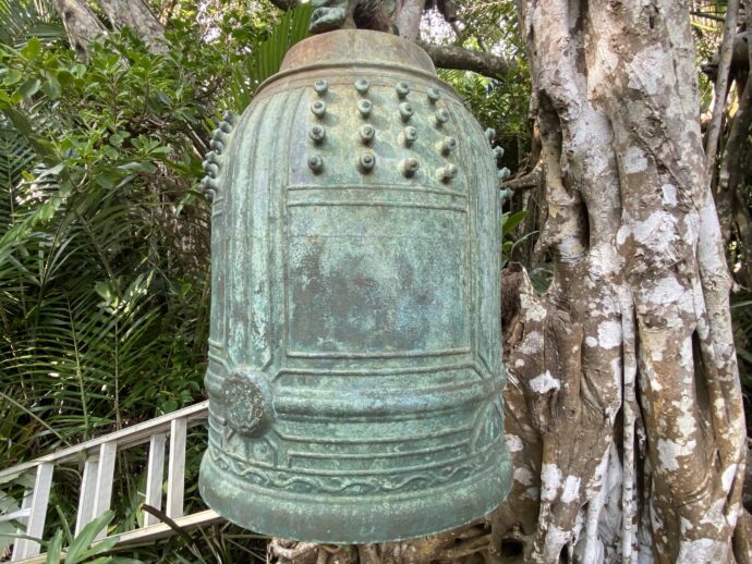 月ヶ岡神社の鐘