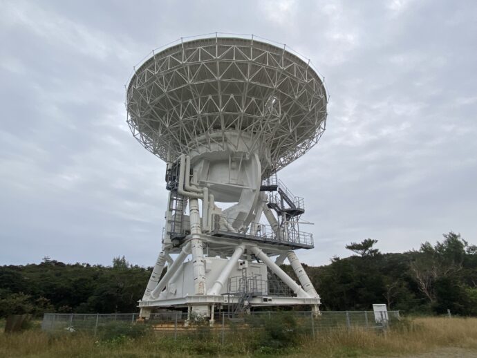 国立天文台VERA小笠原観測局の電波望遠鏡