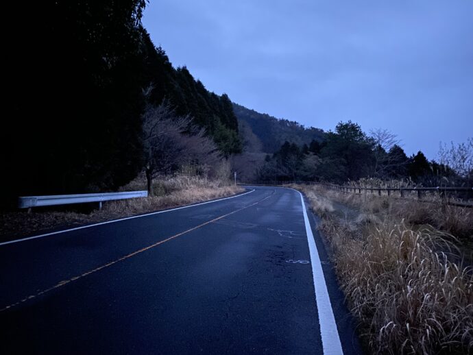 夕暮れの道路