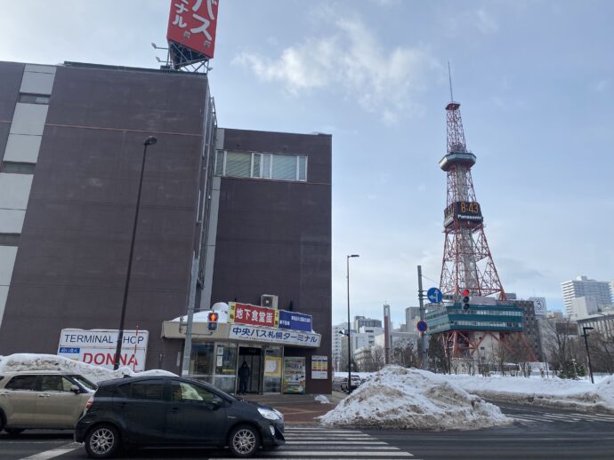 北海道中央バス札幌ターミナルの建物とテレビ塔