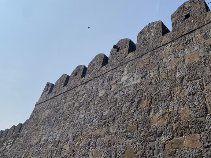 分厚い城壁