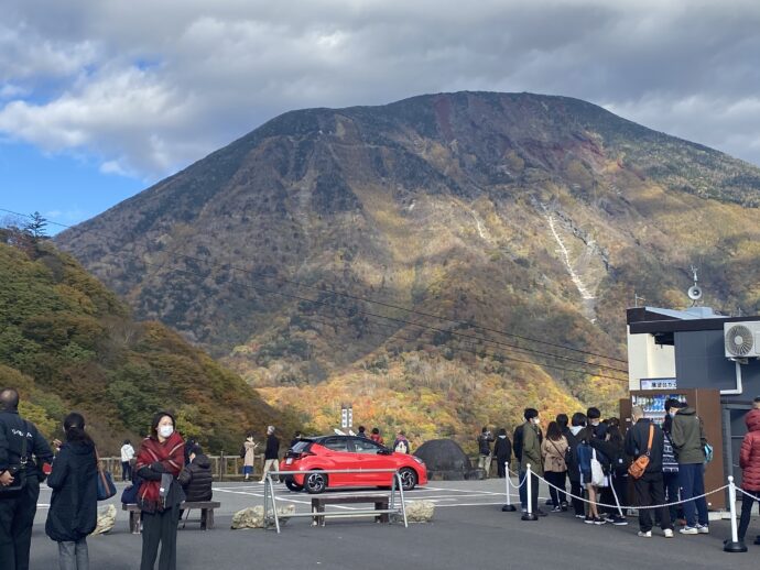 明智平ロープウェイ順番待ち