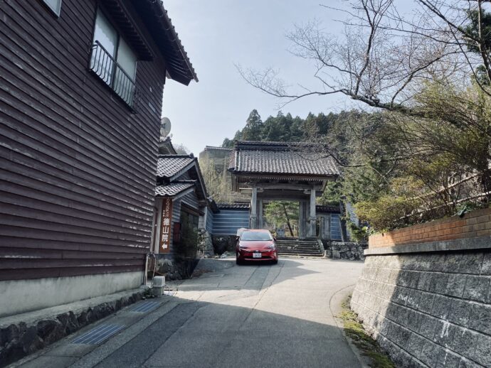 奥に阿岸本誓寺