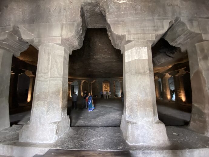 アジャンター石窟第4窟の石柱