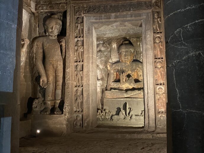 アジャンター石窟第4窟の仏像