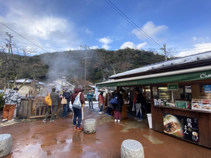 温泉寺山門近くのフードショップ