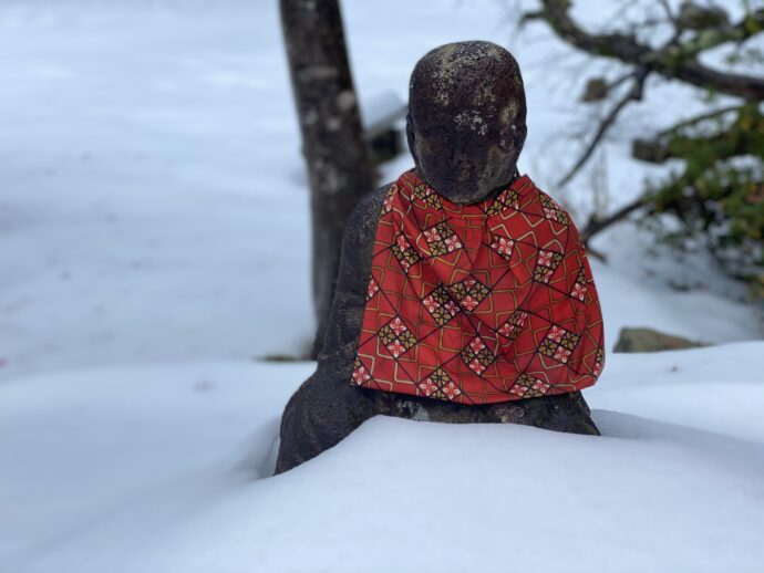 雪の中のお地蔵さん