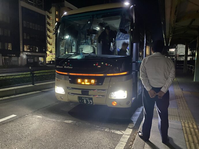 米子駅に到着したバス