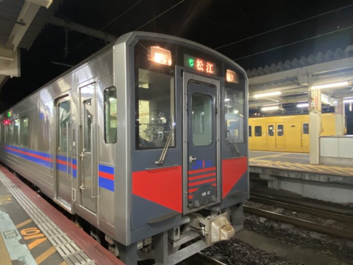 米子駅ホームの電車