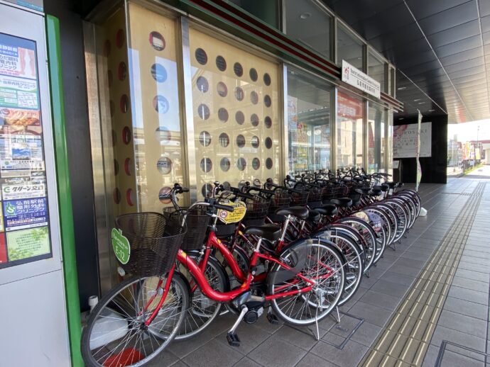 弘前駅に並んだ自転車