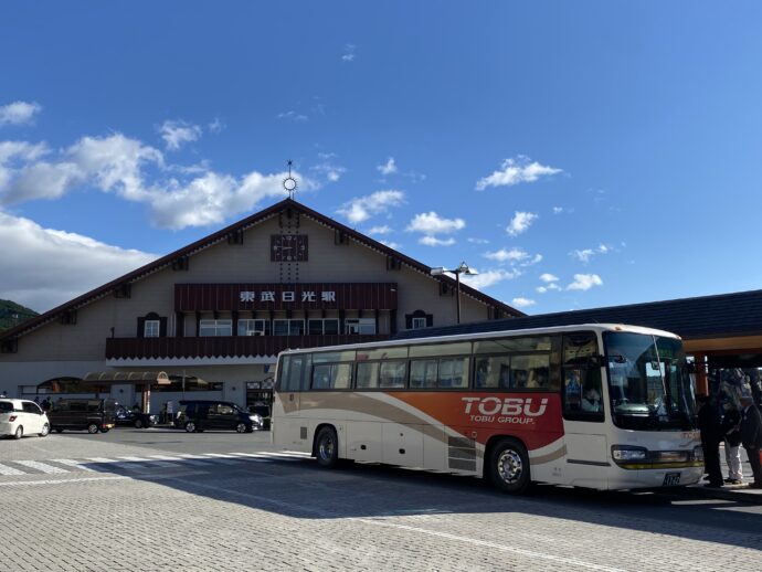 東武日光駅とバス