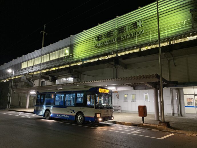 近江今津駅に到着したバス