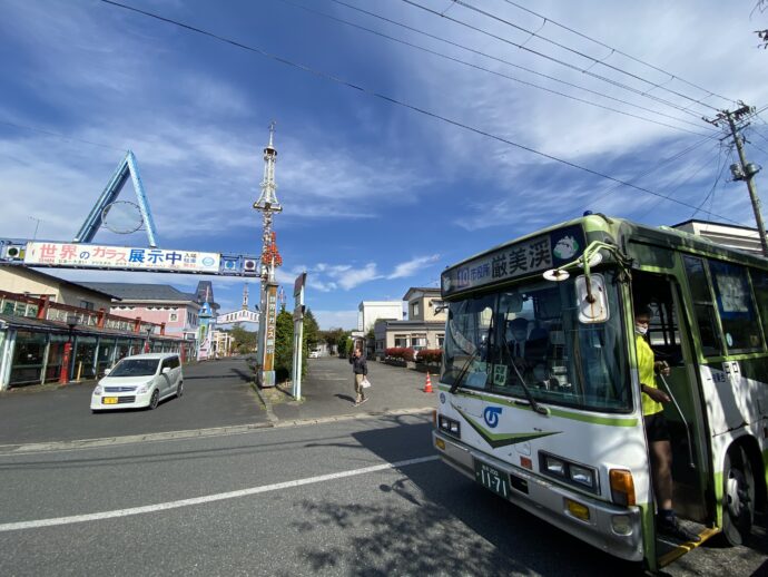 厳美渓にバスが到着