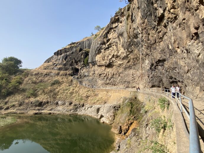 ヒンドゥー教石窟群の道