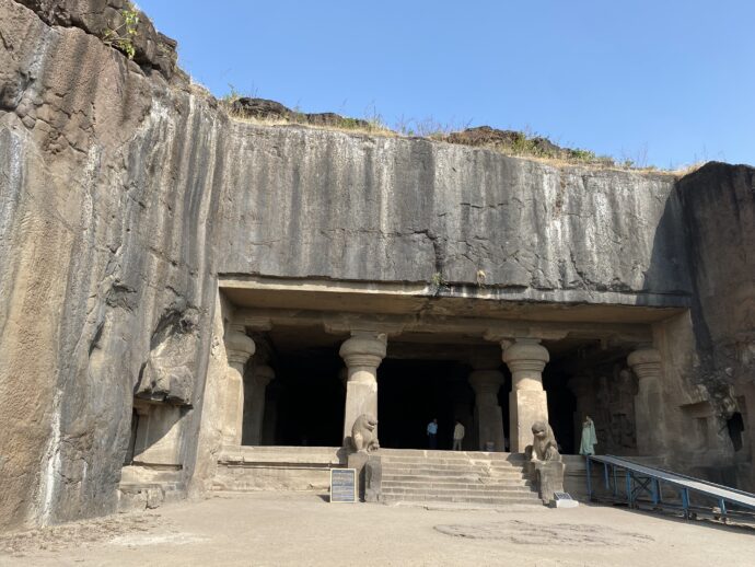 ヒンドゥー教石窟第29窟の入り口