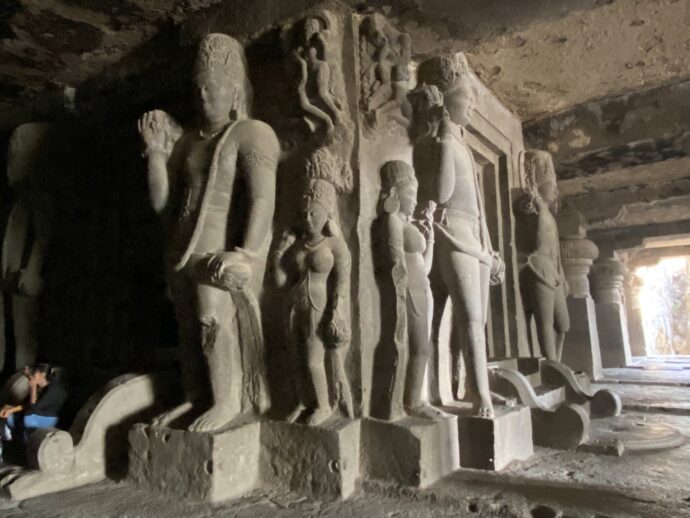 ヒンドゥー教石窟第29窟の神々の像
