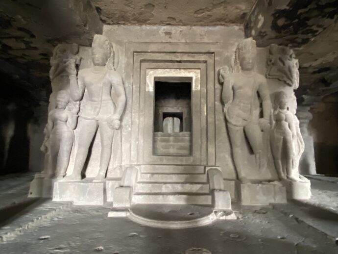 ヒンドゥー教石窟第29窟の神々の像