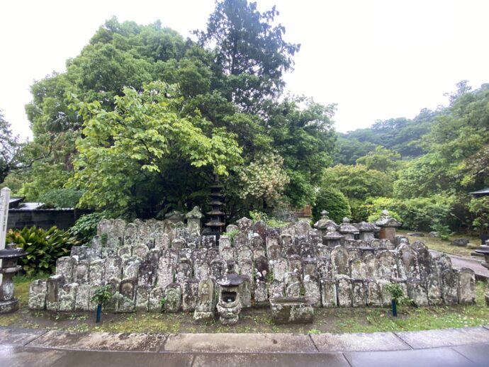 沢山の石仏