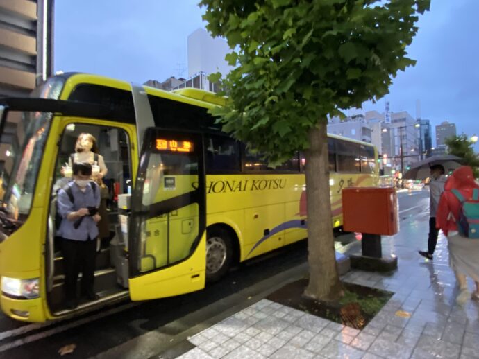 山形駅前に到着したバス
